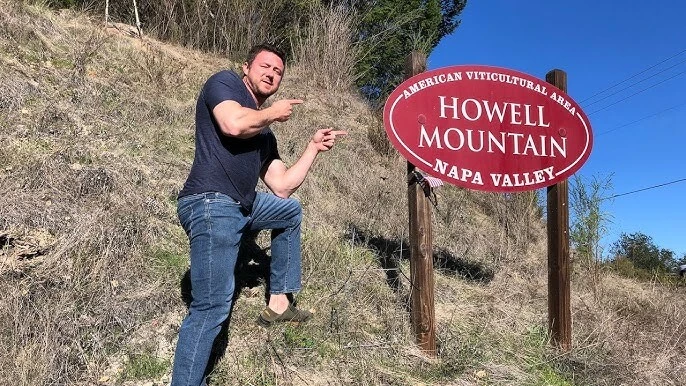 Howell Mountain sign