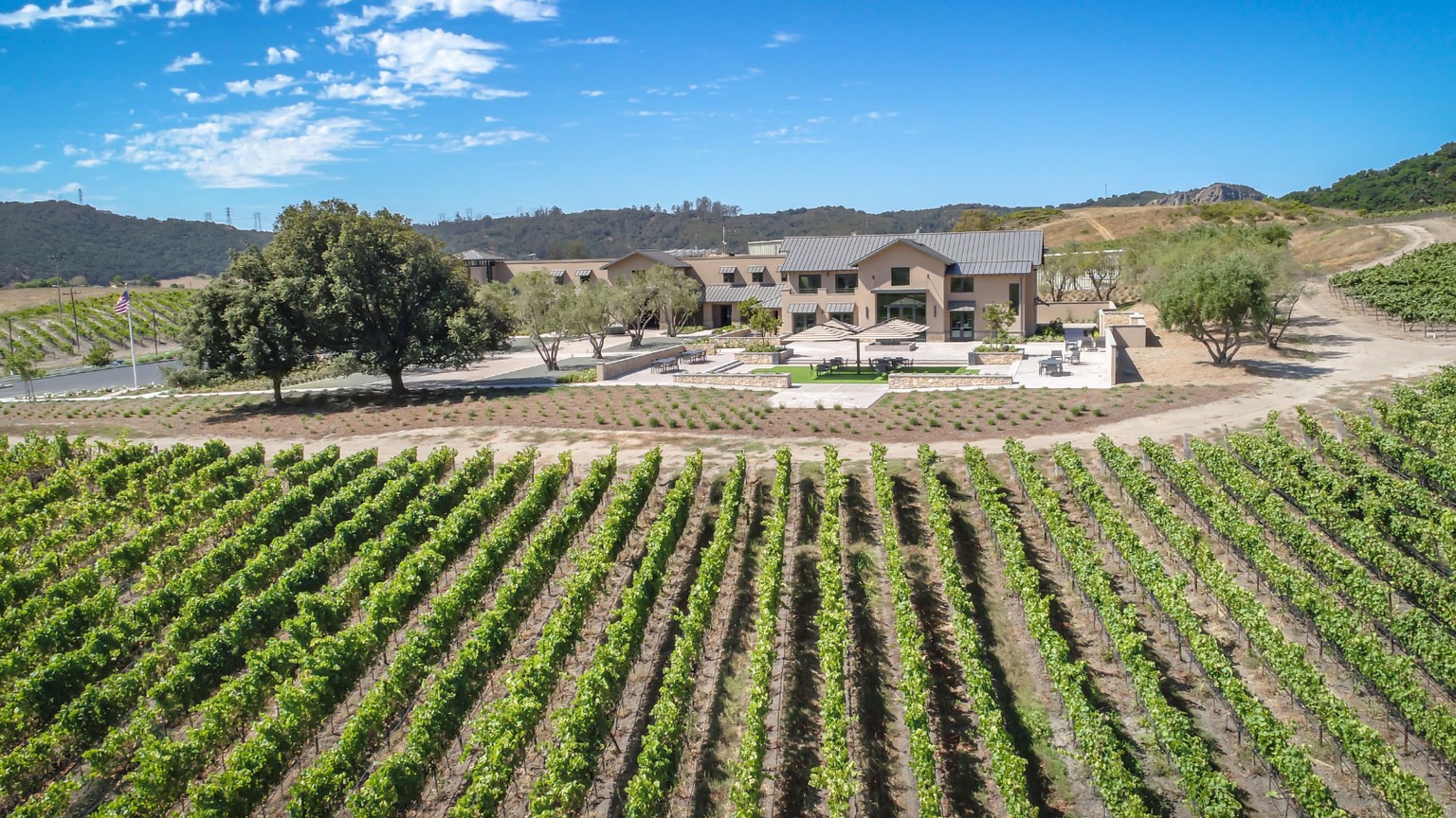 Center of Effort estate vineyard and tasting room, official photograph