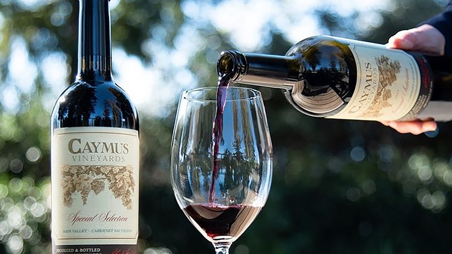 Caymus Special Selection poured into a glass