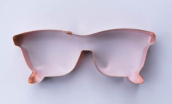 Sunglasses folded by "e"