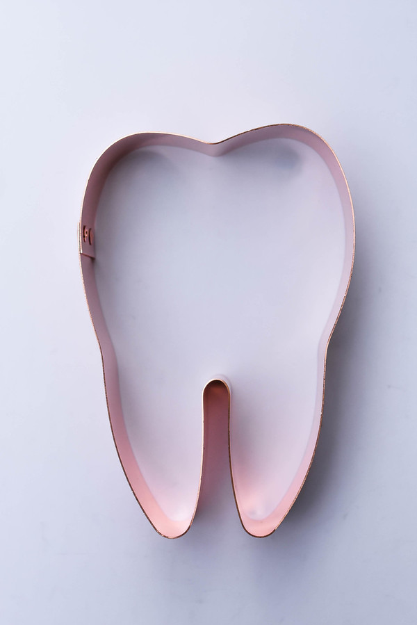 Tooth by "e"