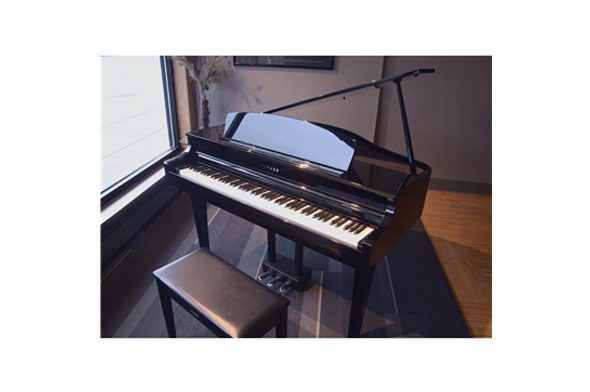 Used Yamaha CLP-665GP Clavinova Digital Grand Piano - Polished Ebony