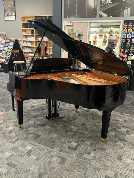 Used Yamaha GC1  Grand Piano - Polished Ebony