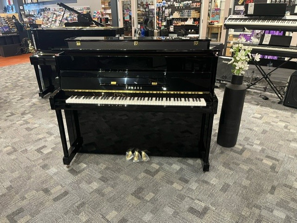 Used Yamaha B2 Acoustic Upright Piano - Polished Ebony
