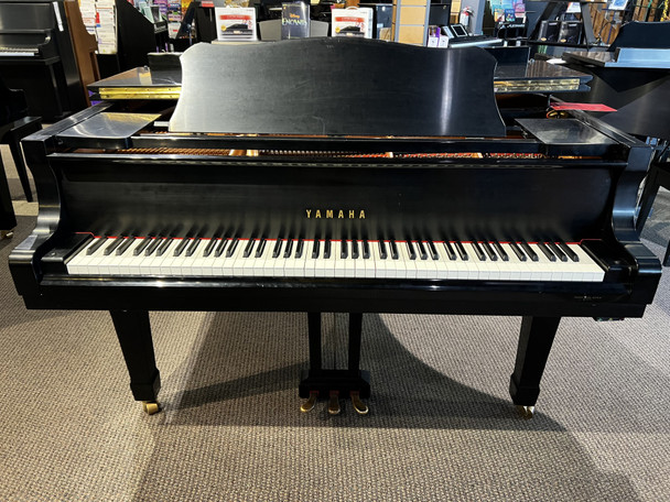 Used Yamaha C5 Grand Piano - 6' 7", Polished Ebony