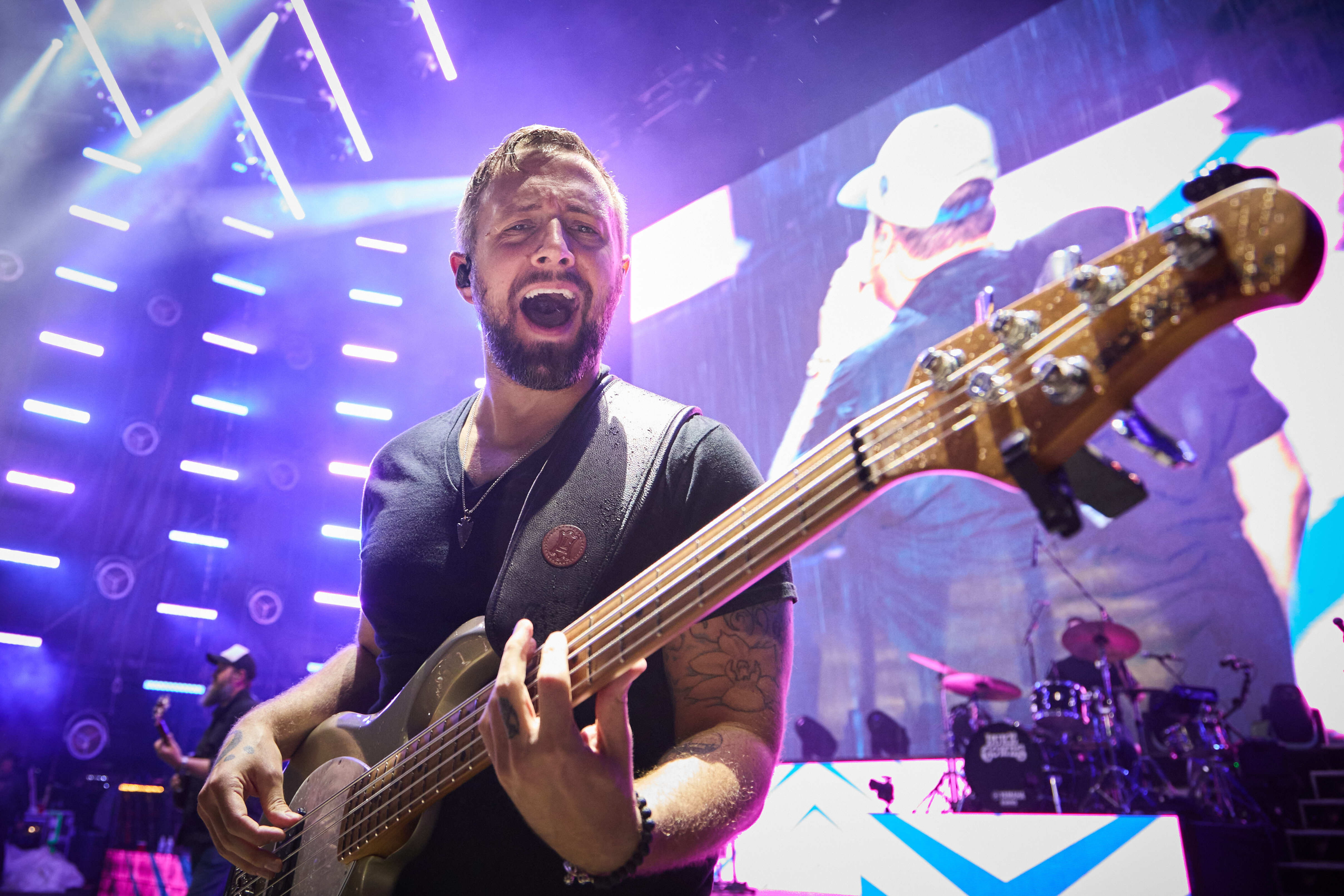 Mat Maxwell performing live