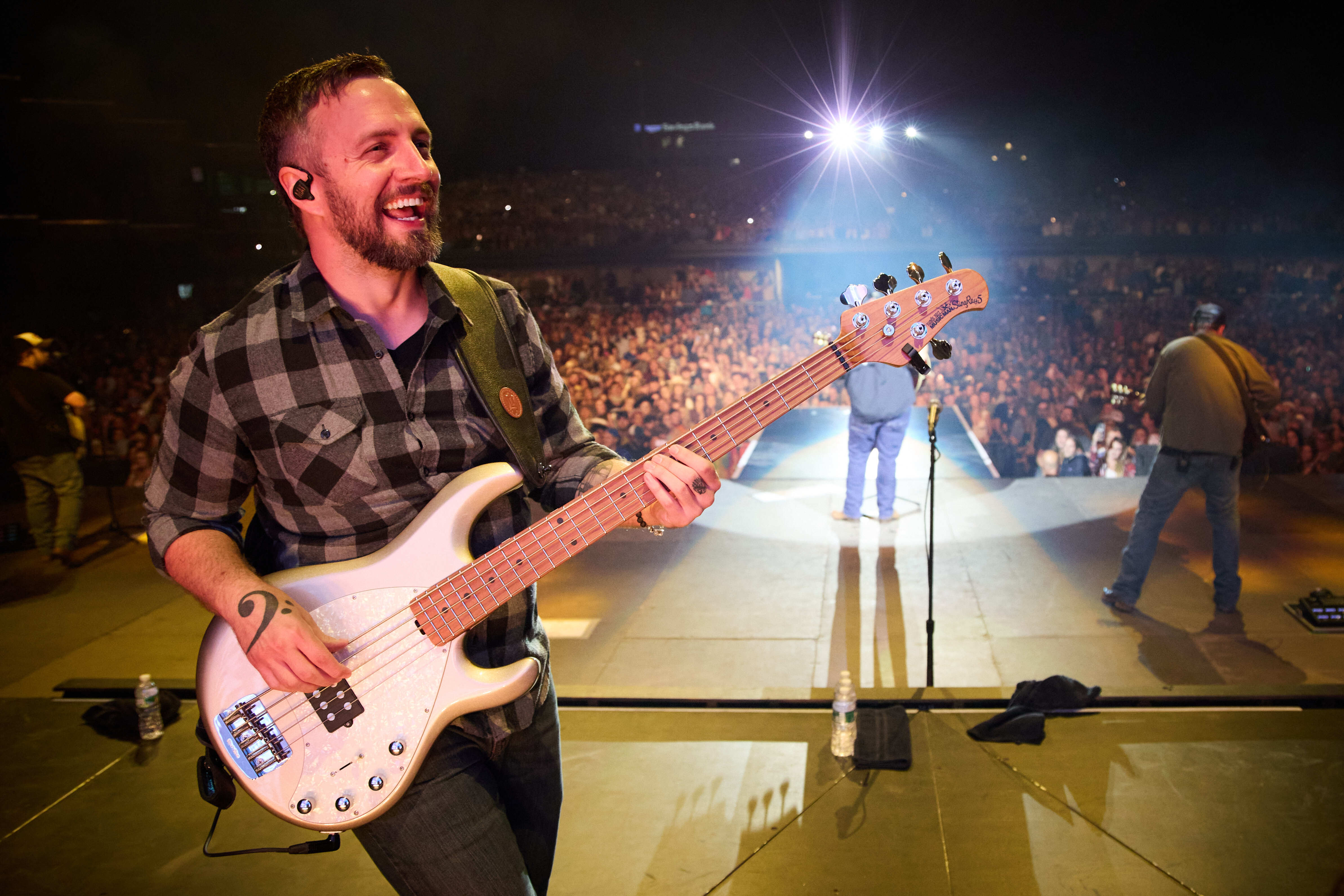 Mat Maxwell performing live