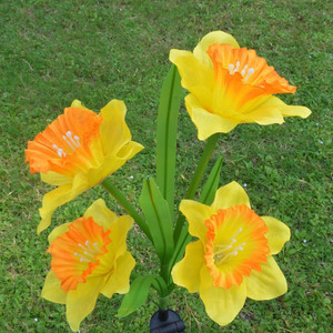 LED Daffodil Flower Stake Light Solar Energy Rechargeable for Outdoor Garden LED Daffodil Flower Stake Light Solar Energy Rechargeable for Outdoor Garden