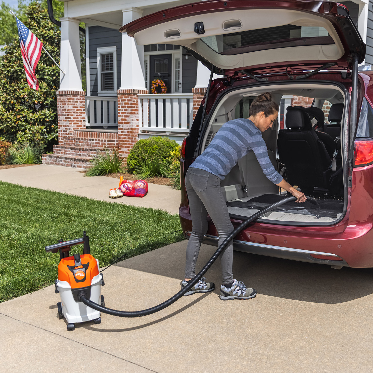 Stihl SE33 3.2 Gallon Vacuum Cleaner - Valley Power Equipment