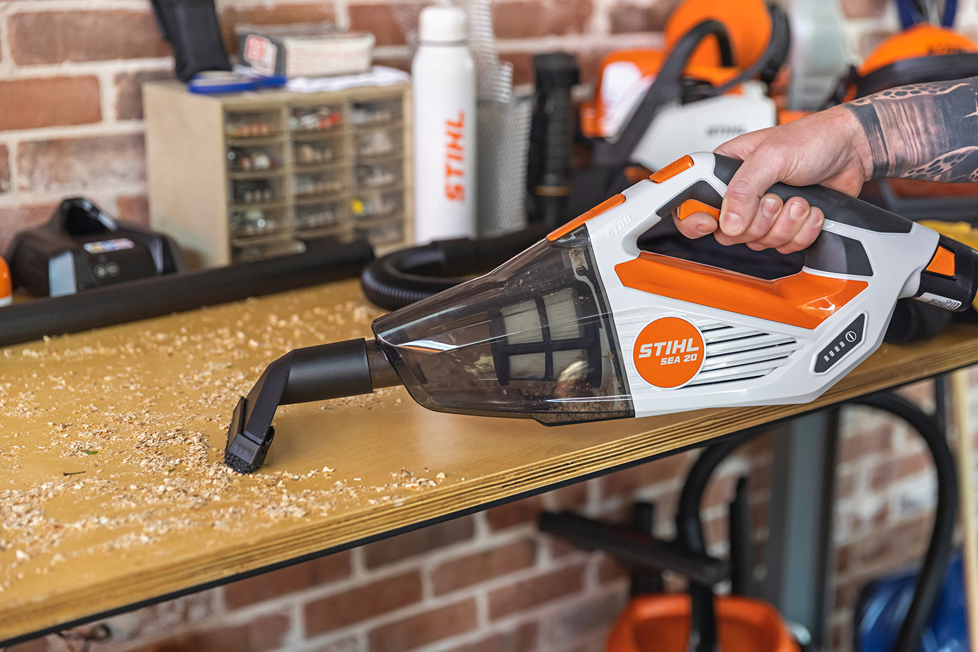 Stihl SEA20 Handheld Vacuum Kit - AS2 Battery & Charger - Valley