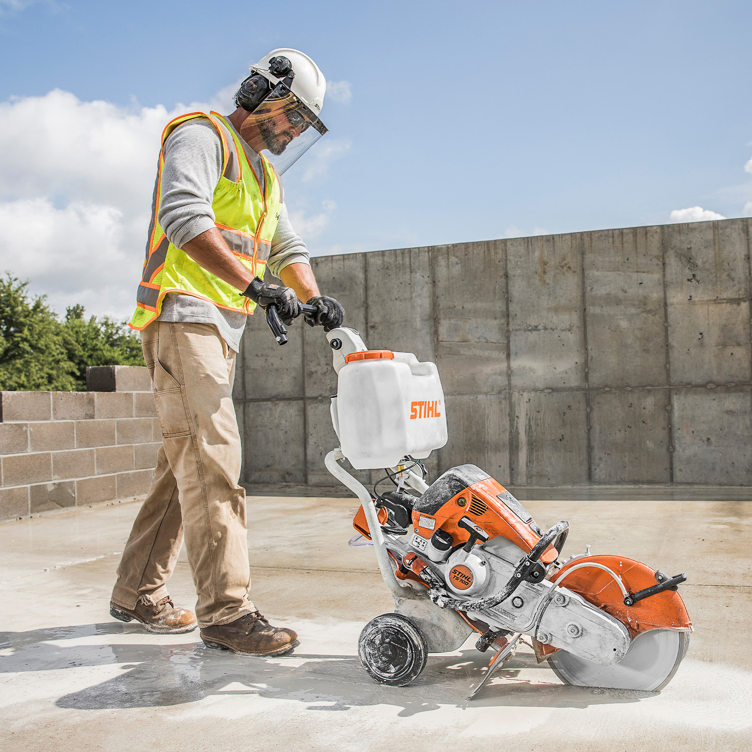 エンジンカッター　　　STIHL   　 TS 700 中古 スチール STIHL エンジンコンクリートカッター TS700 新でん : 新