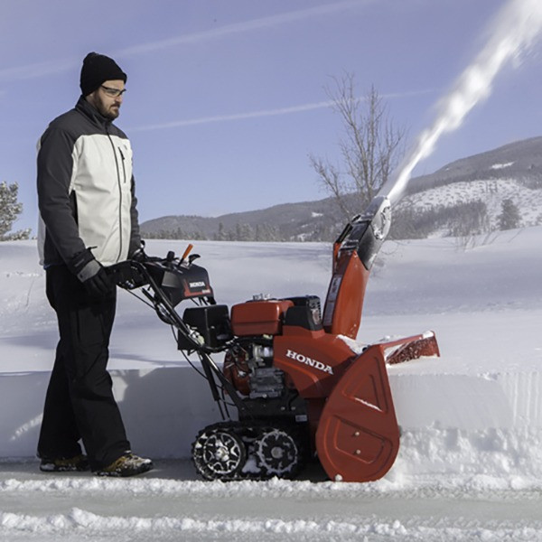 Honda HSS1332AATD 32" Two Stage Track Snow Blower