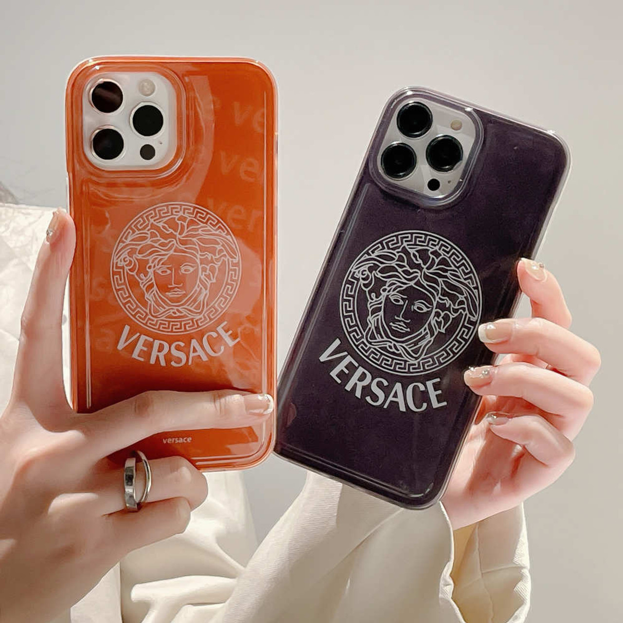 超激得大得価VERSACE iPhone12ケース iPhoneアクセサリー