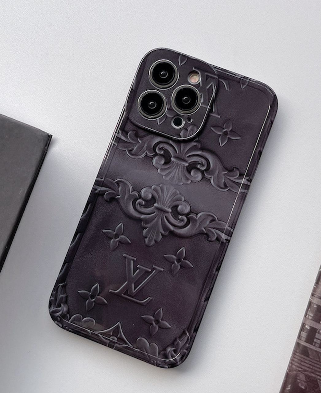 Cover Louis Vuitton iPhone 15 Pro, 15 Pro Max, 14, 13, 12, artisanal