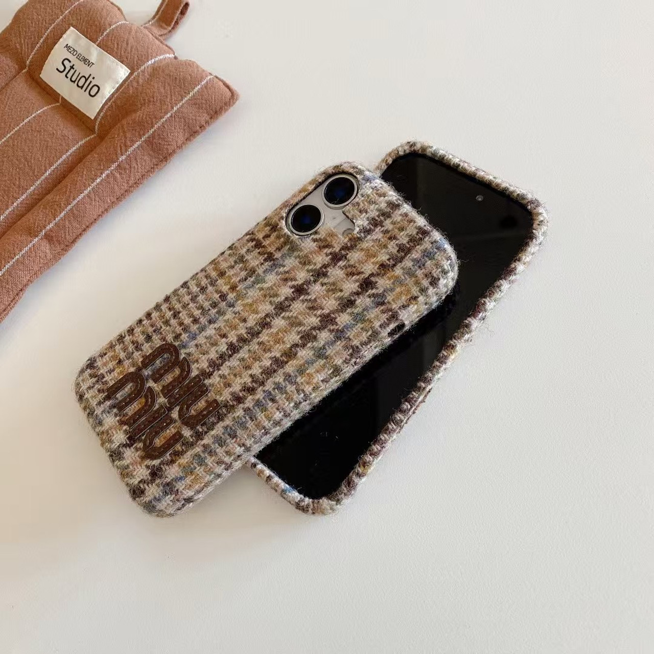 MIU MIU iPhone 11 Pro ケース MIU MIU iPhone 11 Pro ケース - iPhoneアクセサリー新 発売
