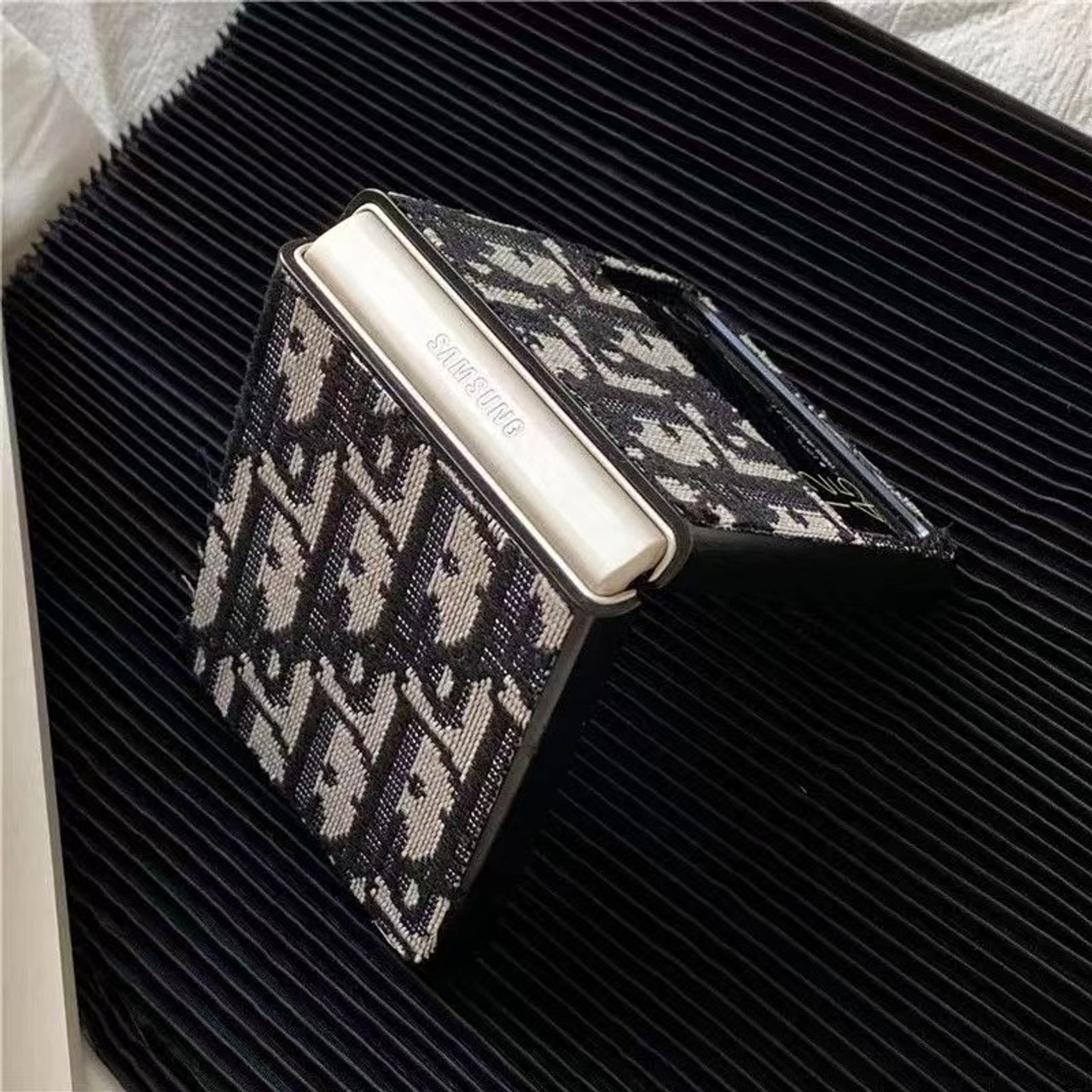 LV Gucci Burberry Dior Disney Galaxy Z Flip 4 Fold 4 case logo coque étui  cover housse hülle