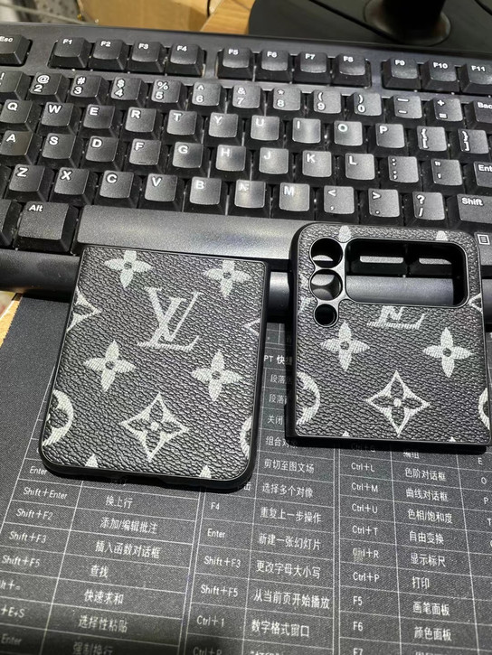 OnlineBoutikStore, LOUIS VUITTON Case Cover Coque Custodia Hulle For Samsung Galaxy Z Flip 7 - Z Flip 6 - Z Flip 5 - Z Flip 4 - Z Fold 7 Casetify, RhinoShield #CaseLouisVuittonZFlip. /5