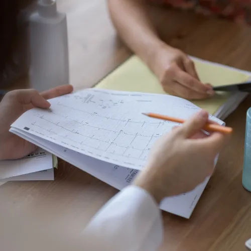 A GourmetFuel nutritionist reviewing results with a client