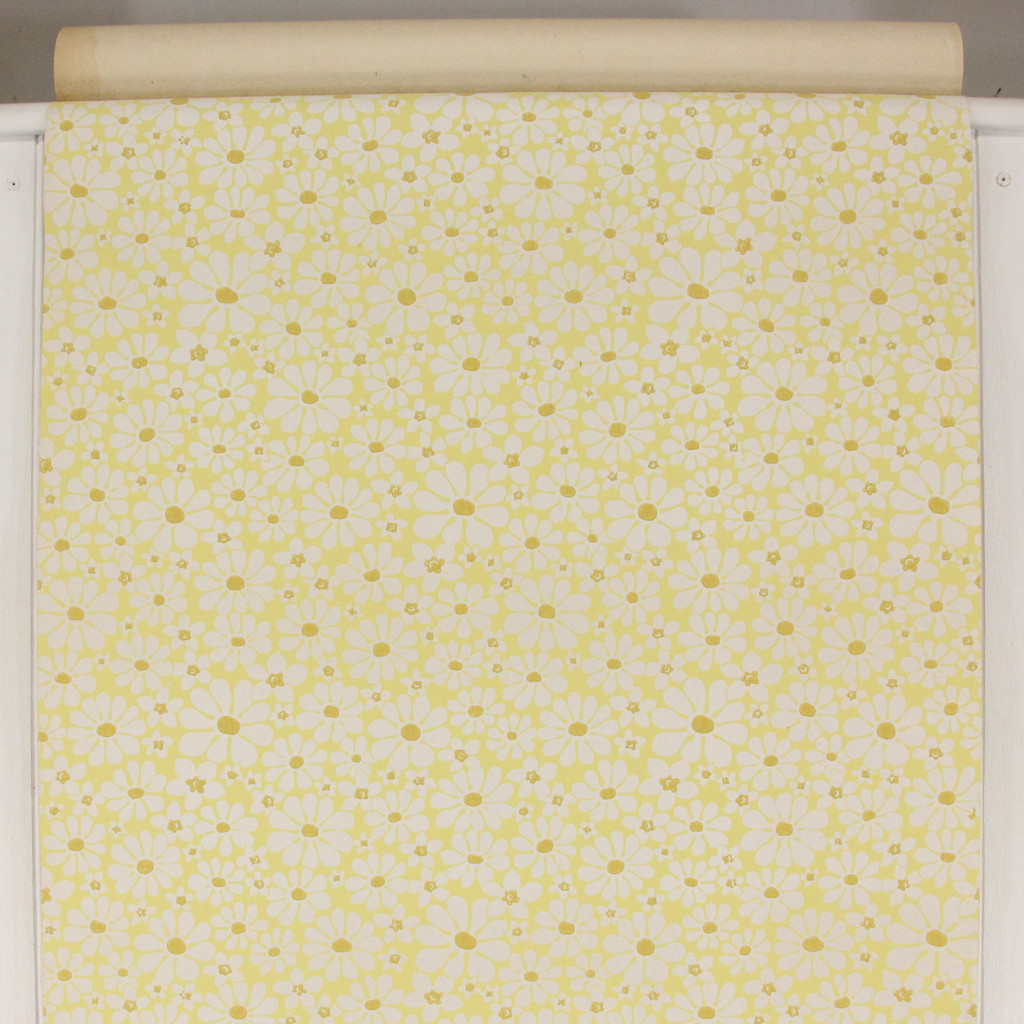 1970s Vintage Wallpaper White Daisies on Yellow