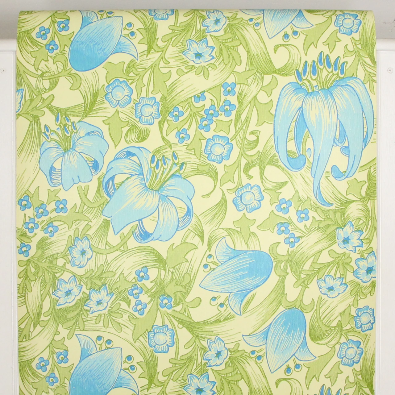 1970s Retro Vintage Wallpaper Blue Flowers - Rosie's Vintage Wallpaper