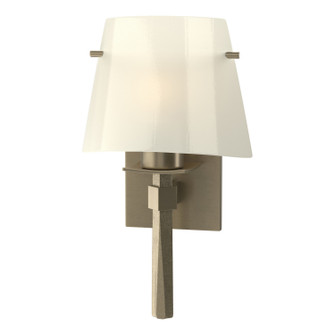 Beacon Hall One Light Wall Sconce in White (39|204825-SKT-02-GG0246)