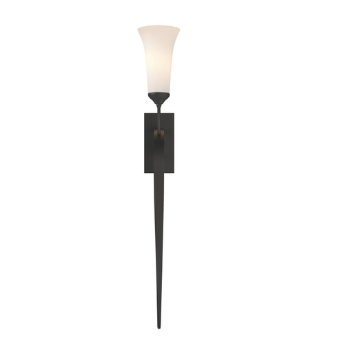 Sweeping Taper One Light Wall Sconce in Black (39|204526-SKT-10-GG0068)