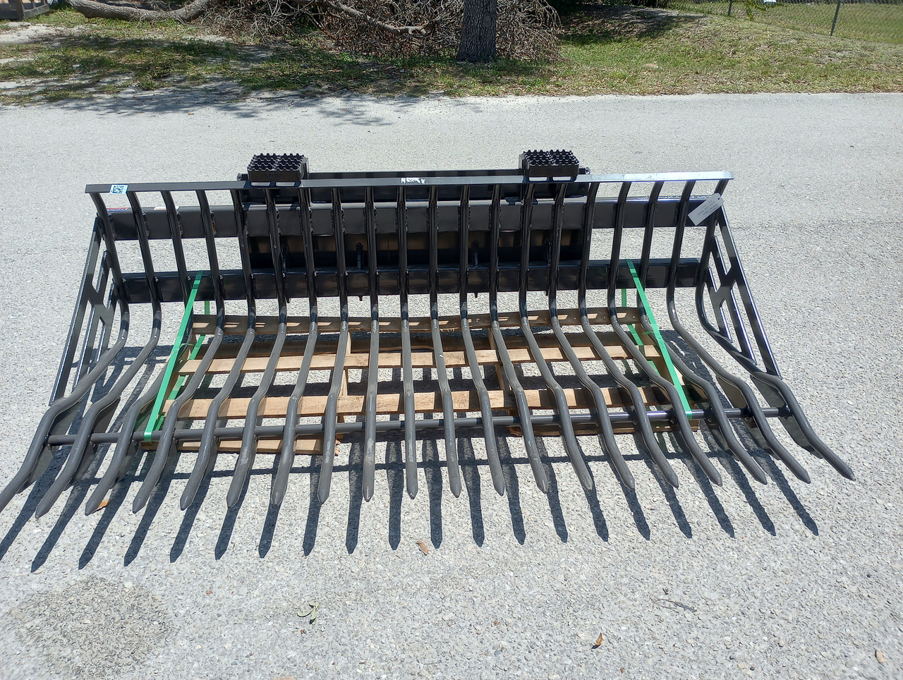 BRADCO 84" ROCK BUCKET 3" TINE SPACING SKID STEER MOUNT COLLECT ROCKS & DEBRIS