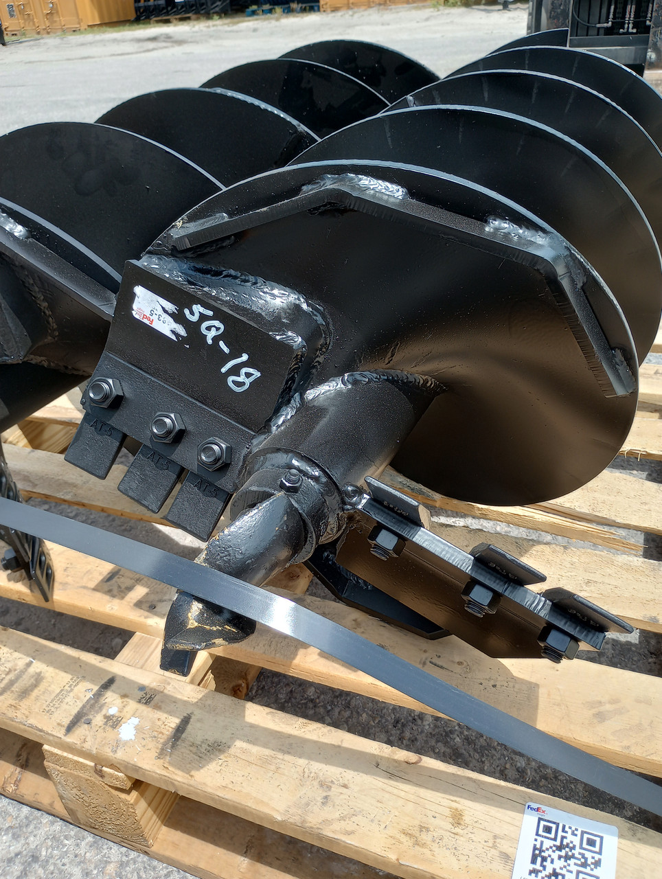 LOWE 18" x 4' AUGER BIT W/2.56" ROUND SHAFT FITS ALL 2.56" ROUND AUGER DRIVES