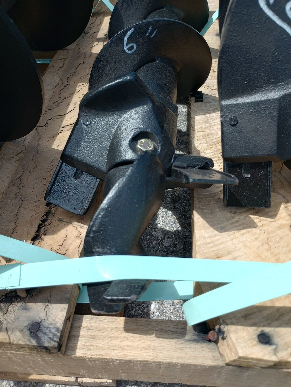 DIGGA 6" x 4' HDF DIRT AUGER BIT W/2.56" ROUND FITS ALL 2.56" ROUND AUGER DRIVES