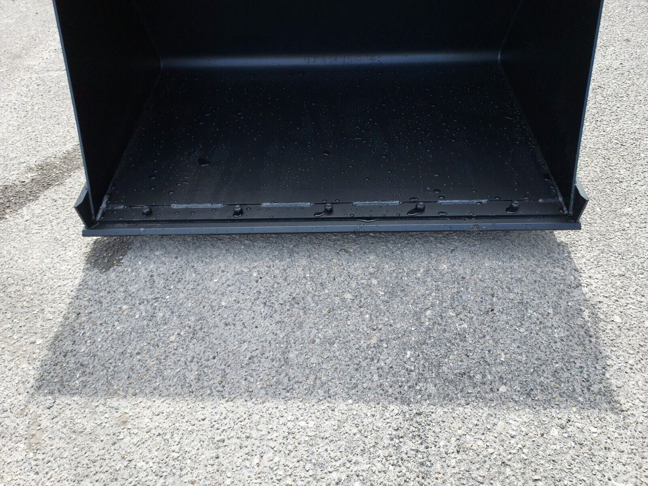 JENKINS SKID STEER MULCH/SNOW BUCKET W/BOLT ON EDGE (1 CUBIC YARD CAPACITY)