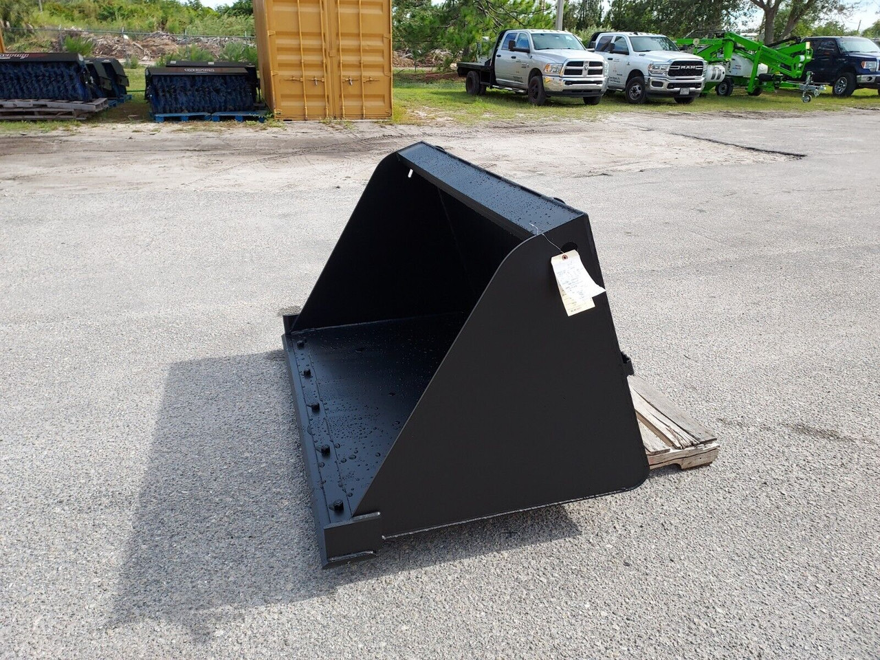 JENKINS SKID STEER MULCH/SNOW BUCKET W/BOLT ON EDGE (1 CUBIC YARD CAPACITY)