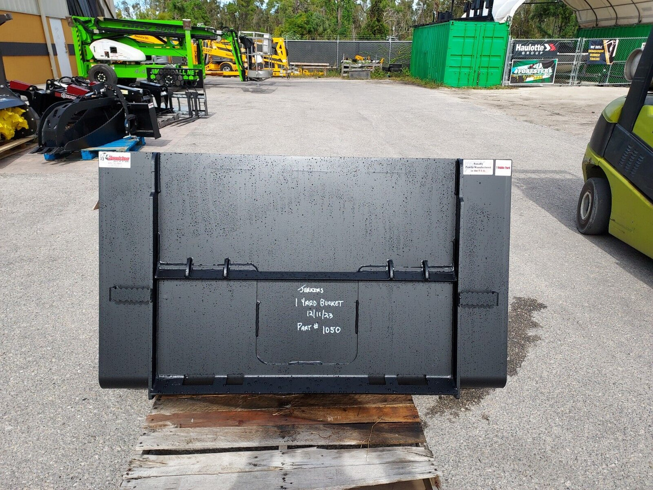 JENKINS SKID STEER MULCH/SNOW BUCKET W/BOLT ON EDGE (1 CUBIC YARD CAPACITY)