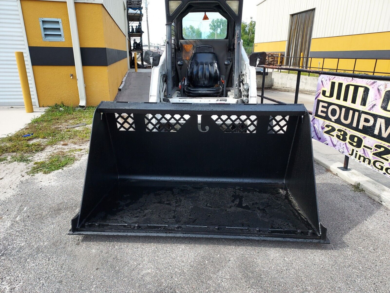 JENKINS SKID STEER MULCH/SNOW BUCKET W/BOLT ON EDGE (1.2 CUBIC YARD CAPACITY)