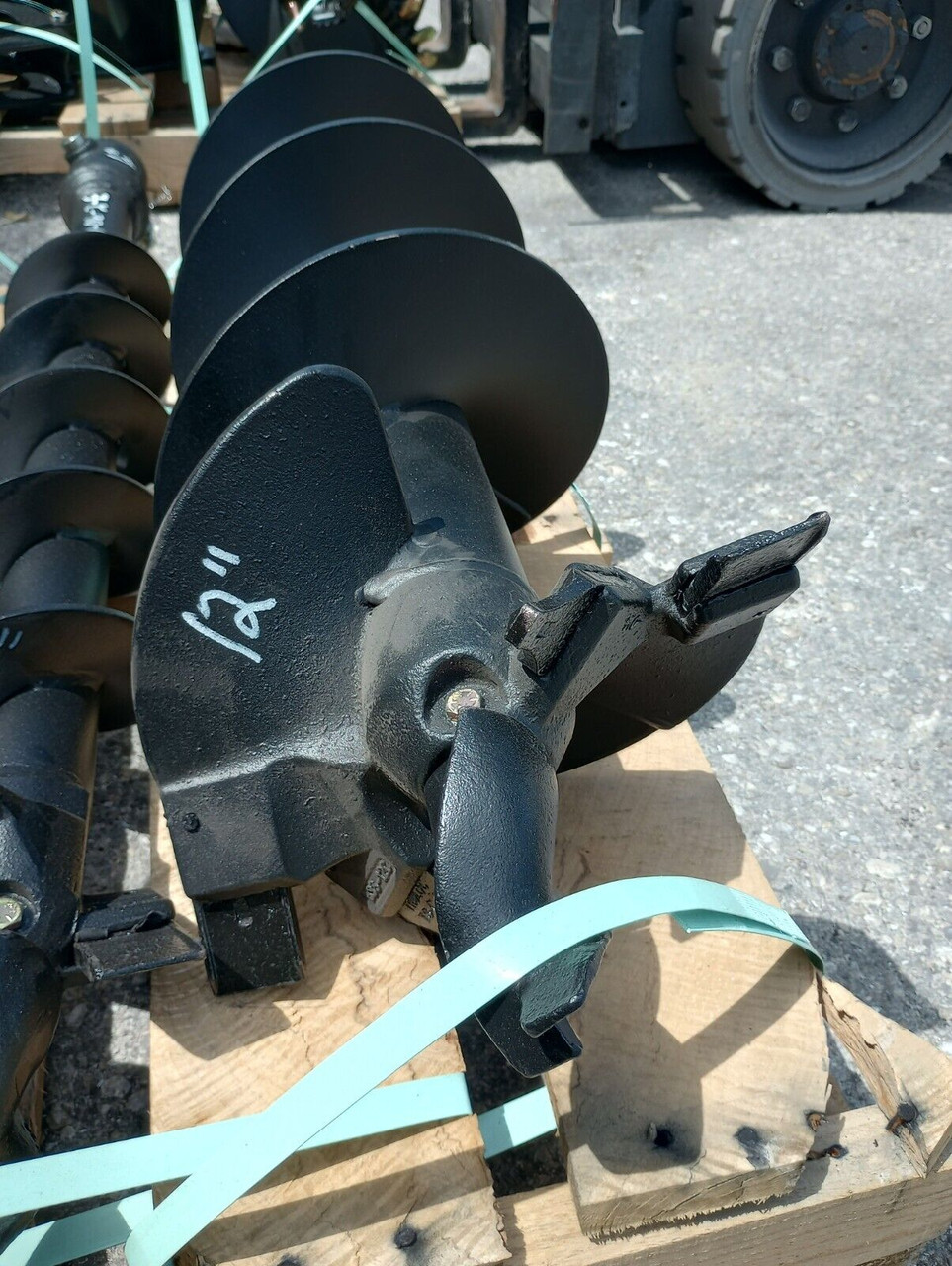 DIGGA 12" x 4' HDF DIRT AUGER BIT W/2.56" ROUND FITS ALL 2.56" ROUND AUGER DRIVE