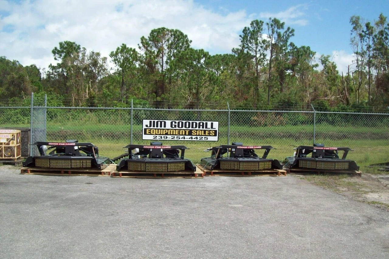 PALADIN BRADCO LAND SHARK BRUSHCUTTER 78" CUTS 10" TREES 30-45 GPM 2000 LBS.