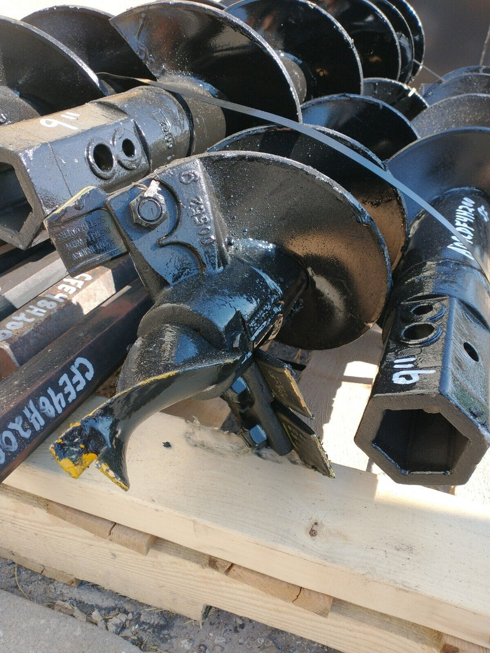 PREMIER ATTACHMENTS 9" x 4' AUGER BIT W/2" HEX DRIVE FITS ALL 2" HEX AUGERS