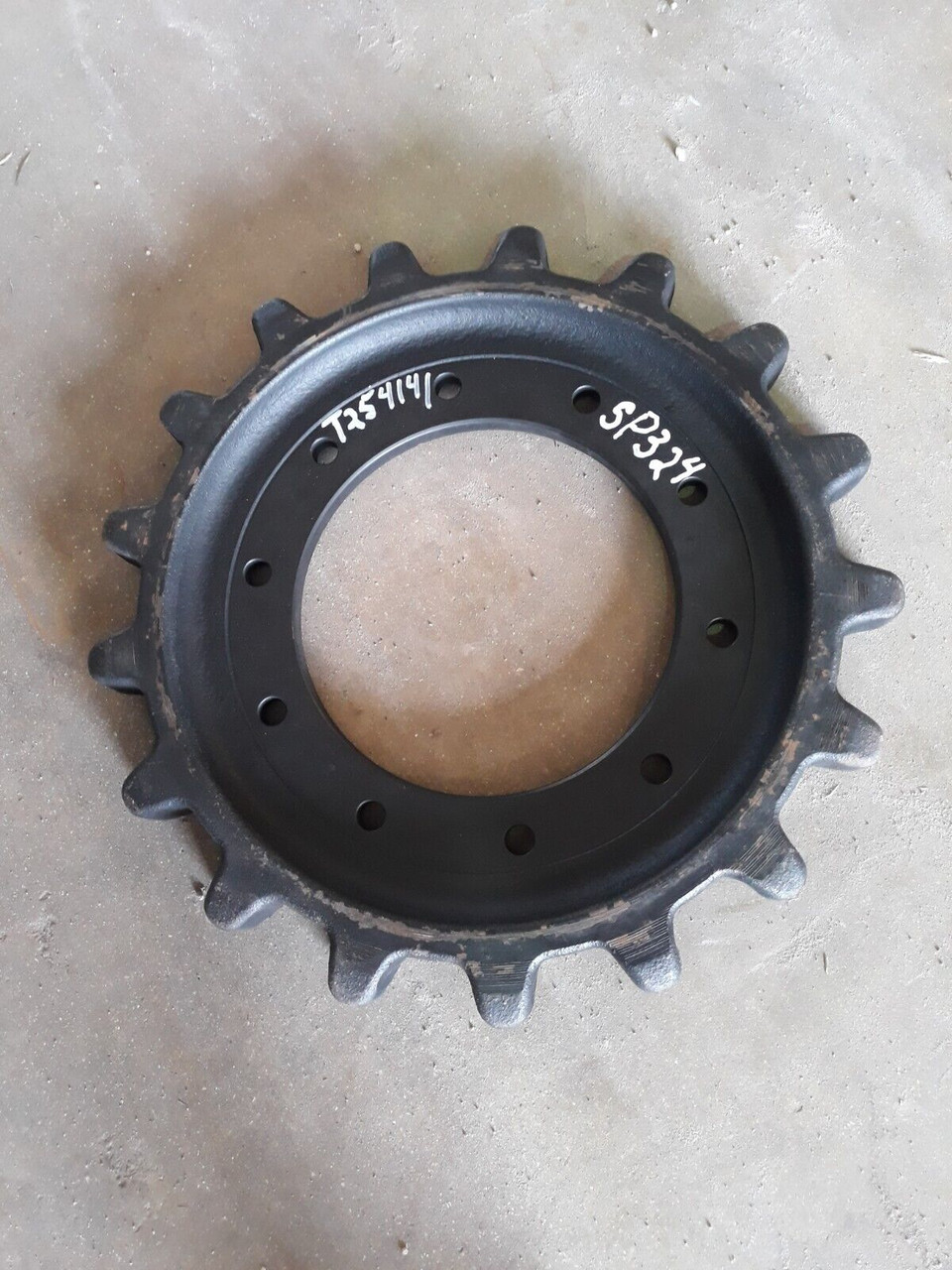 SPROCKET FITS JOHN DEERE CT322D 325G CT332D CT333 ITEM # SP324 T254141 T370852