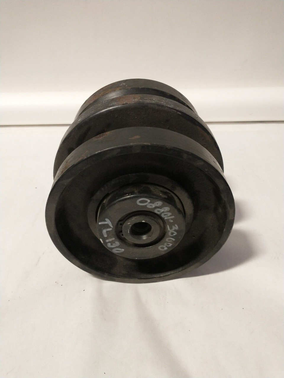 TAKEUCHI CENTER ROLLER FITS TL130 MTL16 CTL60