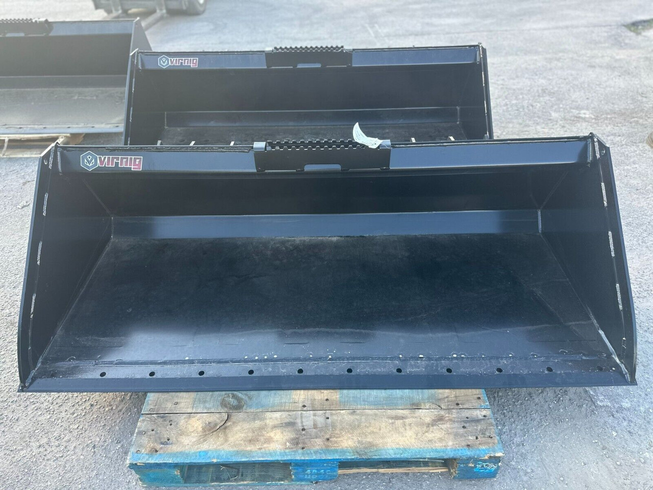 VIRNIG 66" V40 LOW PROFILE DIRT BUCKET 15.4 CU FT. HEAPED 430 LBS. W/ BOLT ON EDGE