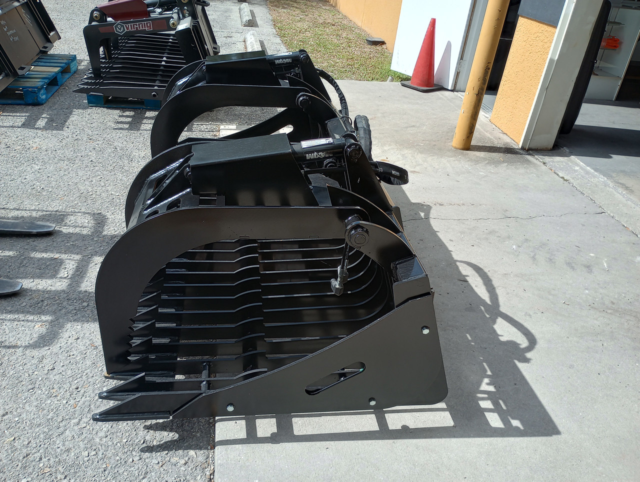 PRIME 84" COMMERCIAL ROCK & BRUSH GRAPPLE ITEM # CRBG84