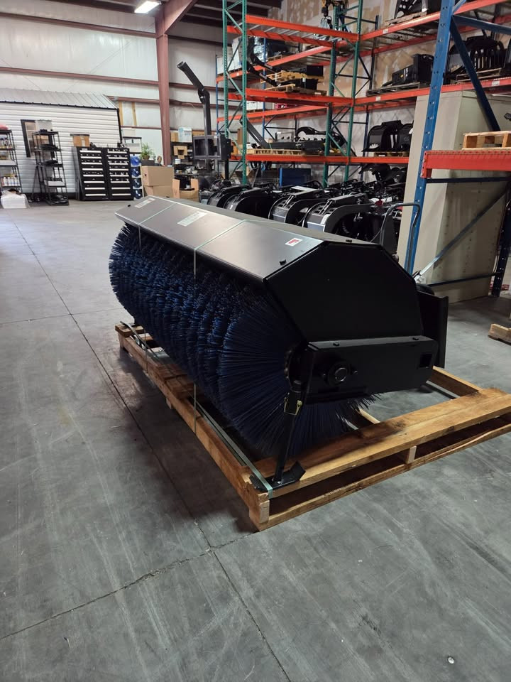 Sweeper-Broom for skid steers 72" Power Angle