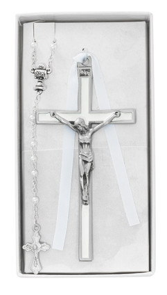 (CBS3) WHITE ENAMELED CRUCIFIX