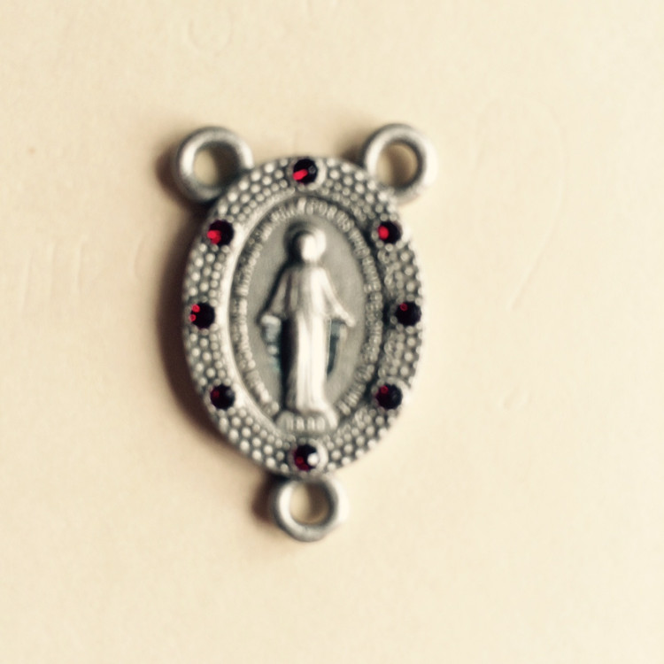 (2068D-GA) PEWT CENTER W/GARNET STONES