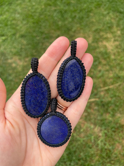 Lapis Lazuli Macramé Pendant – Wisdom, Truth & Inner Vision