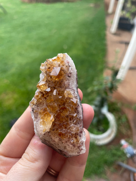 Citrine Cluster with Iron Inclusions – Abundance, Positivity & Vital Energy Citrine Cluster with Iron Inclusions – Abundance, Positivity & Vital Energy