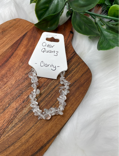 Natural clear quartz stone chips
Stretch elastic bracelet