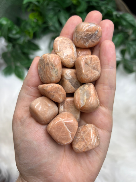 Peach Moonstone Tumbled Stone with soft peach and cream tones. A calming crystal for emotional balance, feminine energy, intuition, moon rituals and new beginnings.
