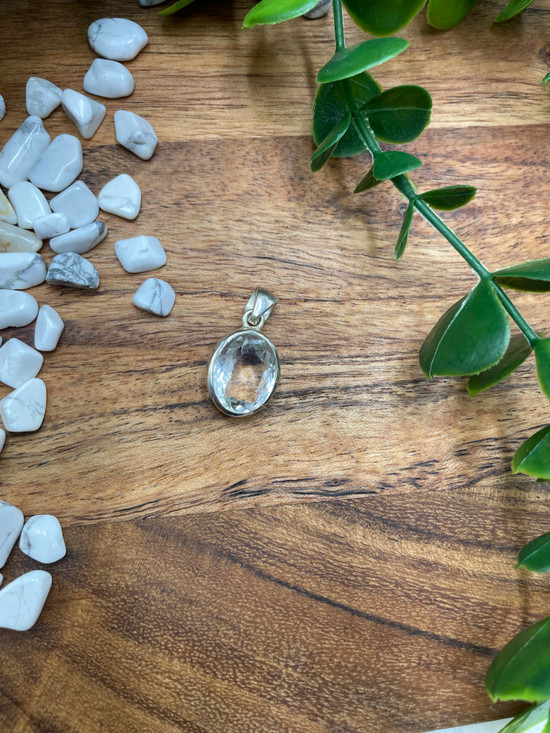 Clear Quartz Silver Pendant – Master Healer Crystal Necklace for Clarity, Energy & Amplification Clear Quartz Silver Pendant – Master Healer Crystal Necklace for Clarity, Energy & Amplification