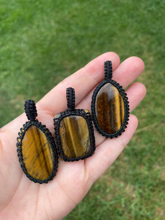 Tiger’s Eye Macramé Pendant – Strength, Confidence & Protection Tiger’s Eye Macramé Pendant – Strength, Confidence & Protection