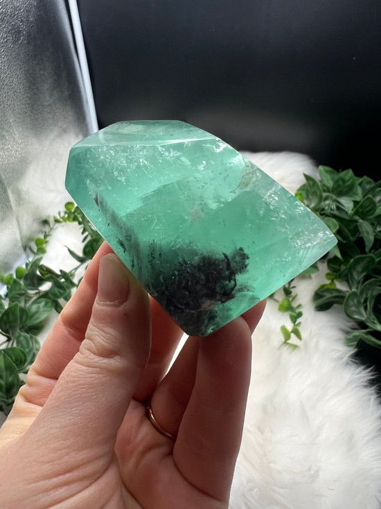 Discover a unique green Fluorite freeform with beautiful natural inclusions. A striking collector’s crystal associated with clarity, focus and balance.